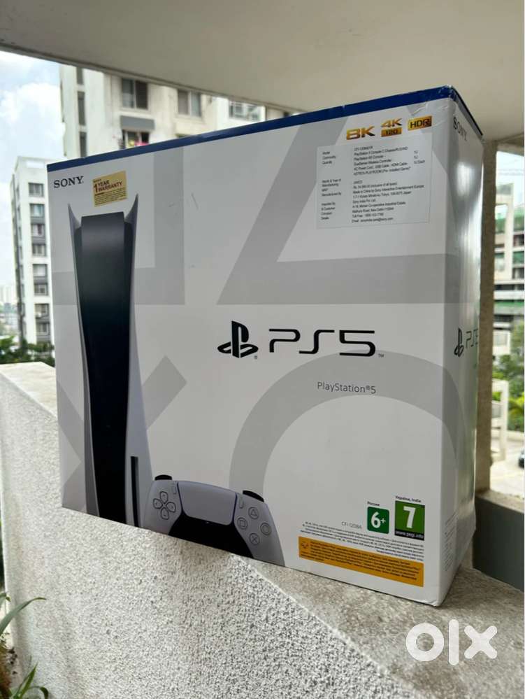 SONY PlayStation 5 console and remote, CD version