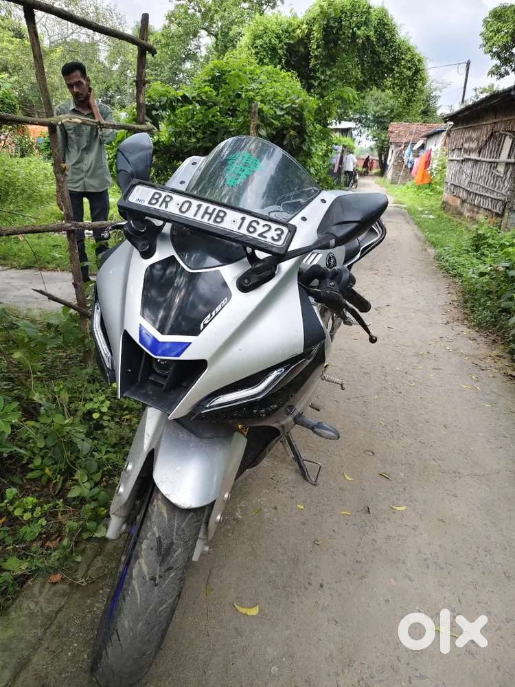 R15 v4 quick shifter