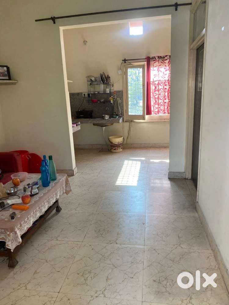 Fully furnished two different portion majitha road near gmc