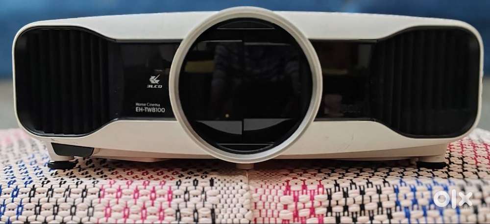 Epson EH TW8100 Full HD 3D Projector with 3D Glasses.