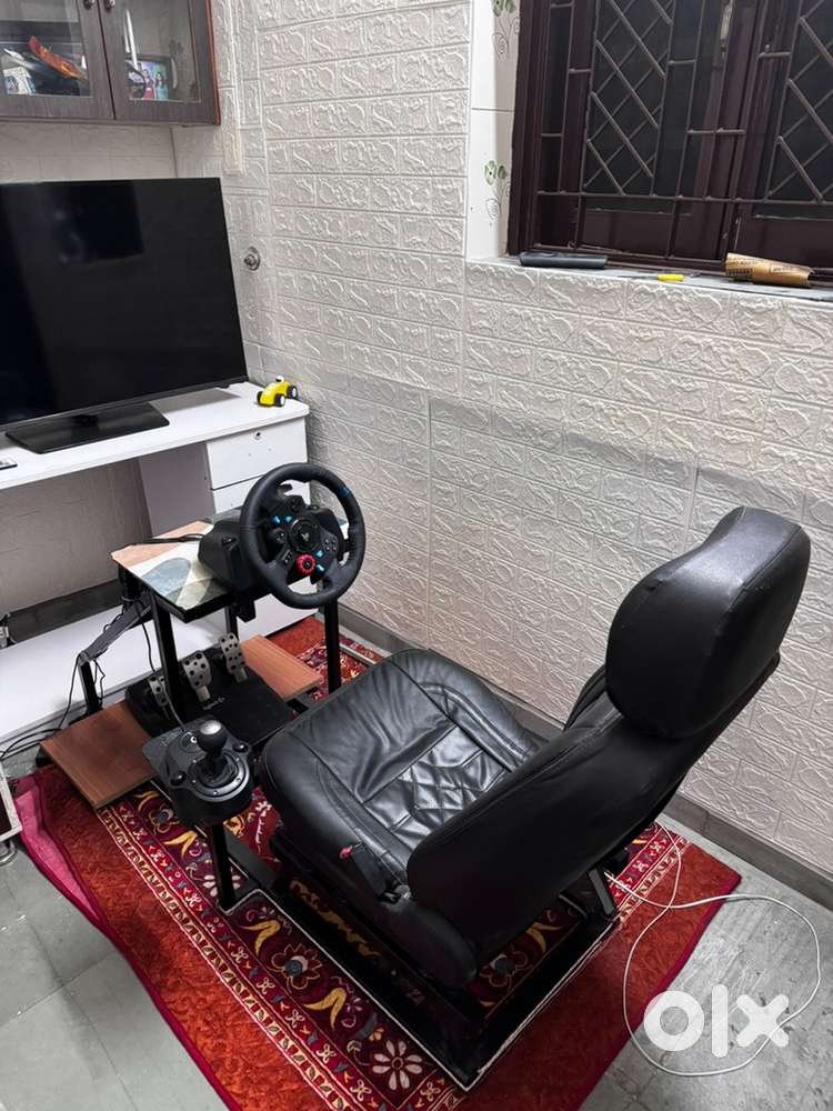 Logitech G29 Racing wheel with Cockpit & Shifter
