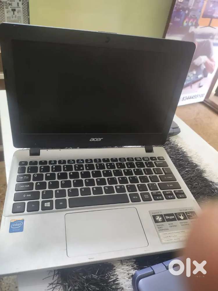Aspire E 11 Mini Laptop with 4 hours battery backup