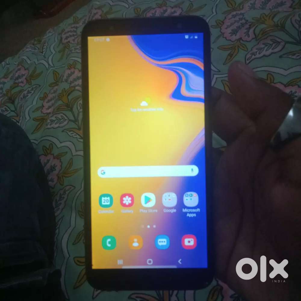 Samsung j 6 plus with Charger