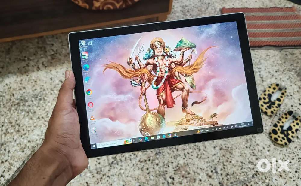 Microsoft Surface Pro 5 Touchscreen Laptop/Tablet in Great Condition