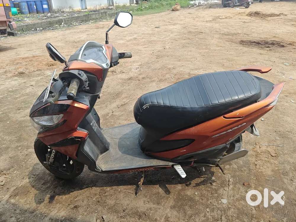 Honda Grazia (Orange)