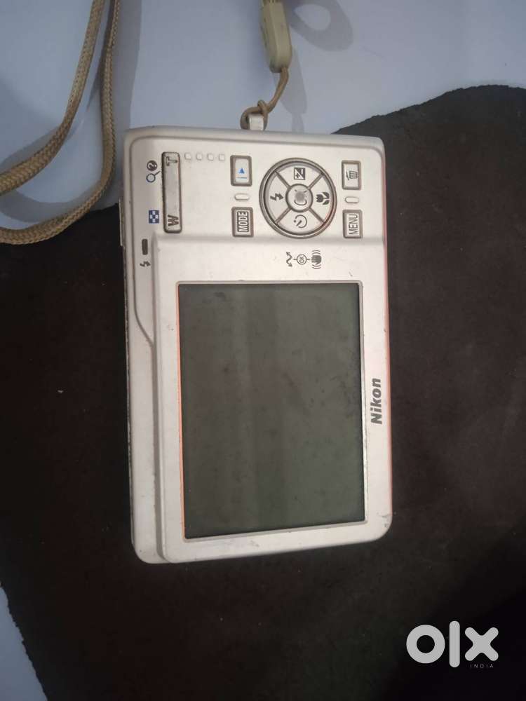 NIKON COOLPIX CAMERA