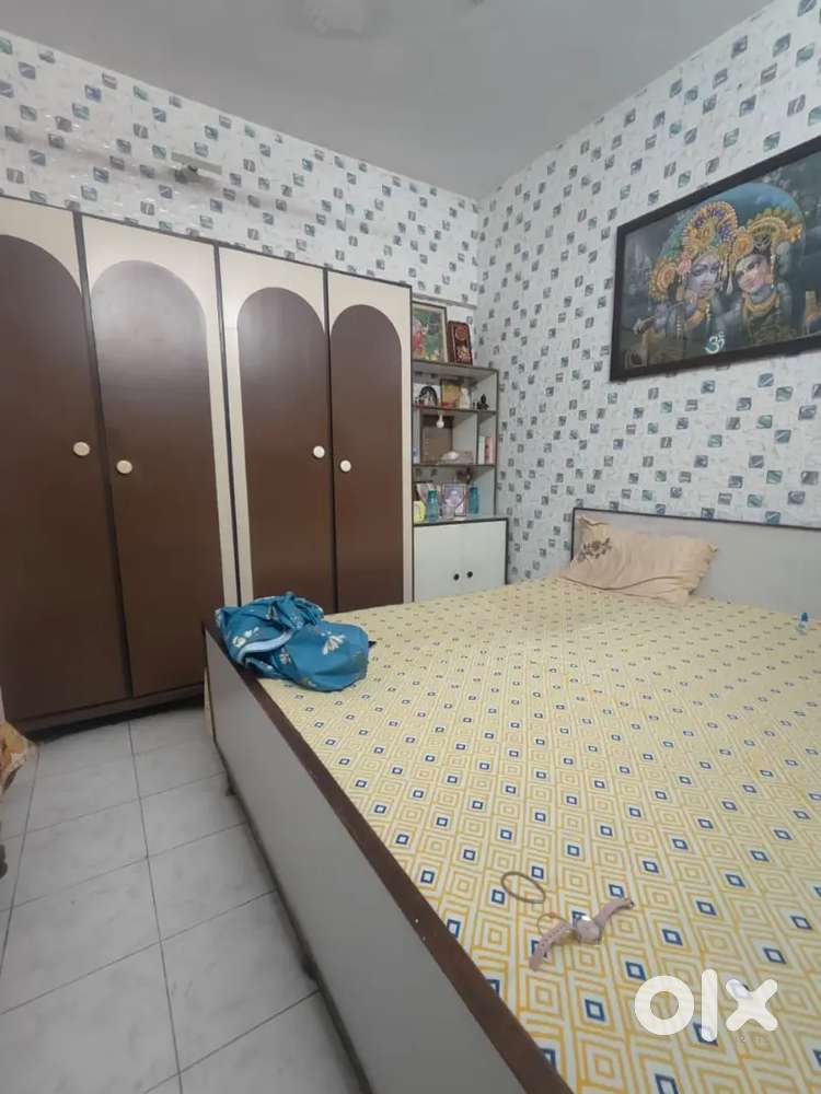 It's 1bhk semi furnished flat on rent in evershine Nagar