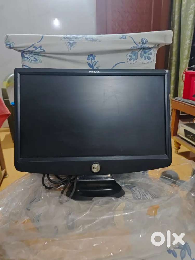 Hcl Monitor And Cpu with all wires and cords.