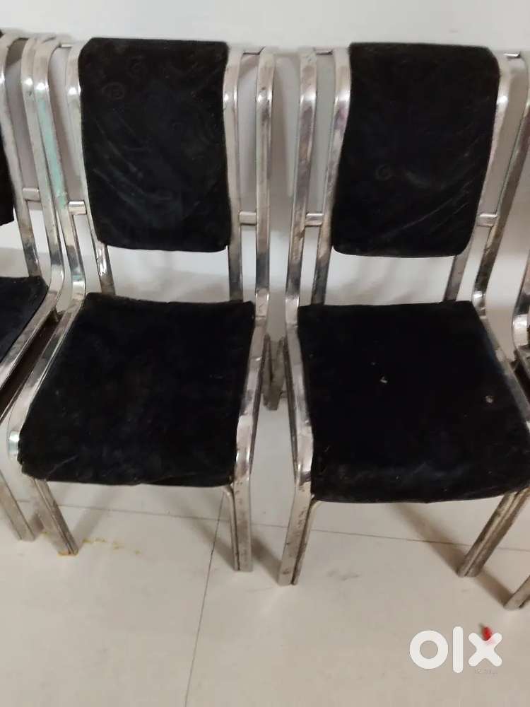 4 soft spunch steel chairs at varap 800 each
