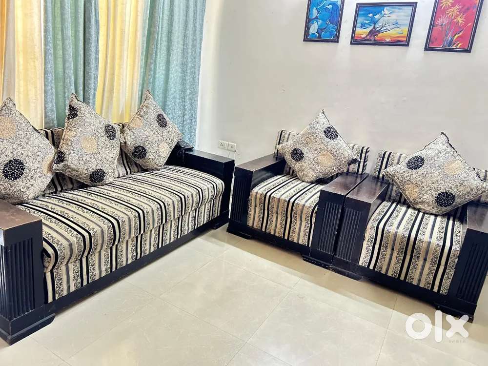 5 seatet wooden sofa