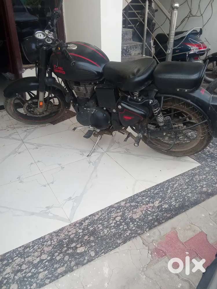 Its classic 350 stealth black 2020 September regestred new condition