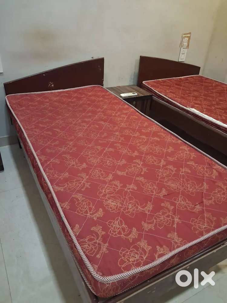 4 Bed and 4 matress