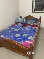 Wooden cot 6*4, wooden table3*1.5 for sale. In Marathahalli, munekolla