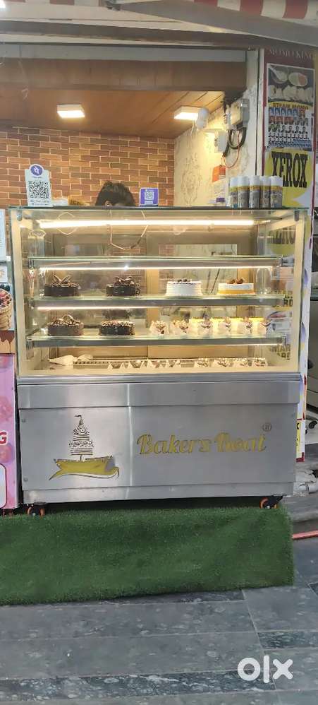 Cake display fridge very good condition