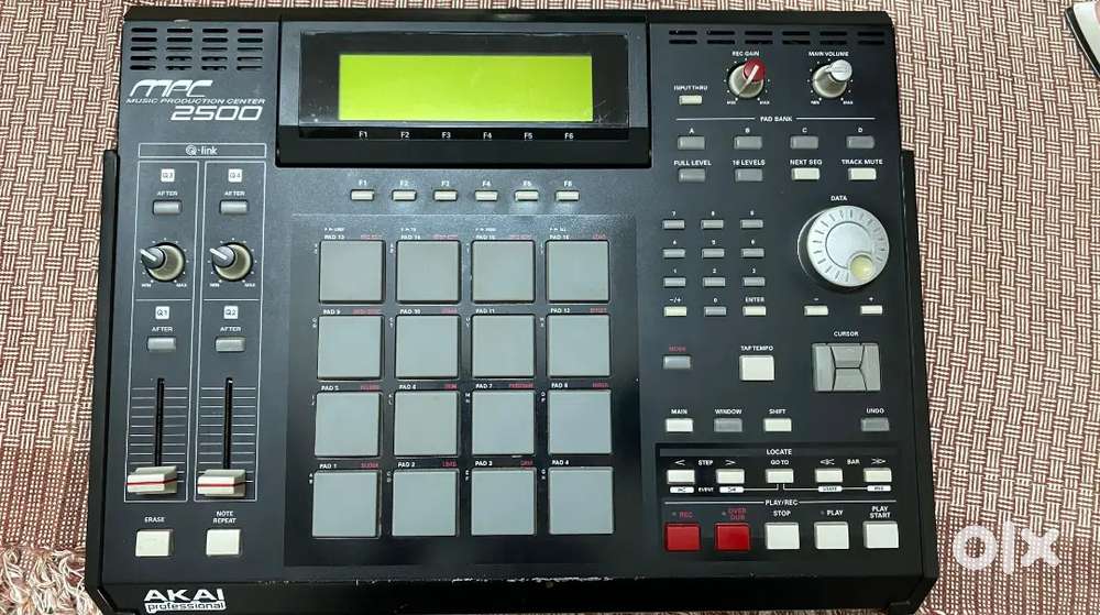 AKAI MPC 2500