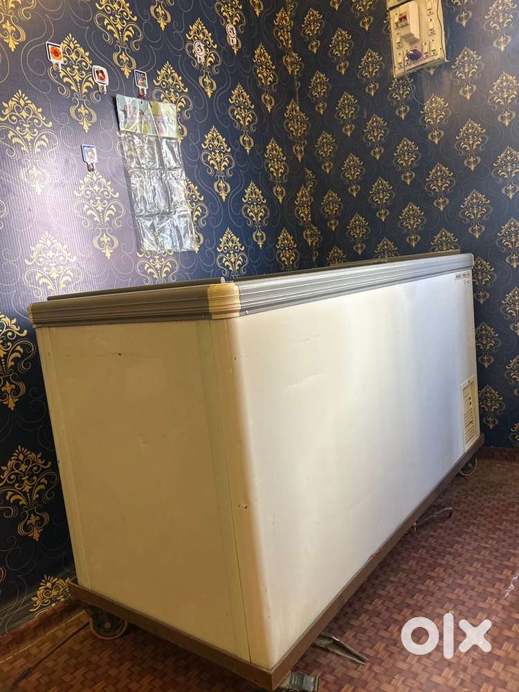 Deep fridge (large capacity) perfect condition with stand