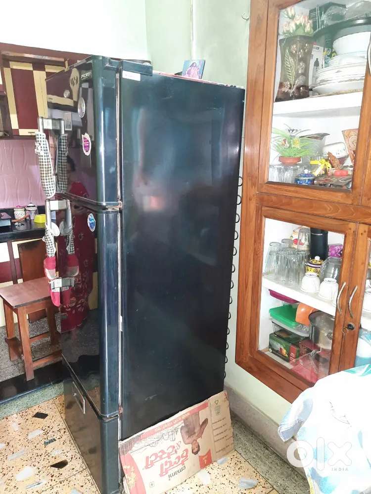 Whirlpool Refrigerator 325L