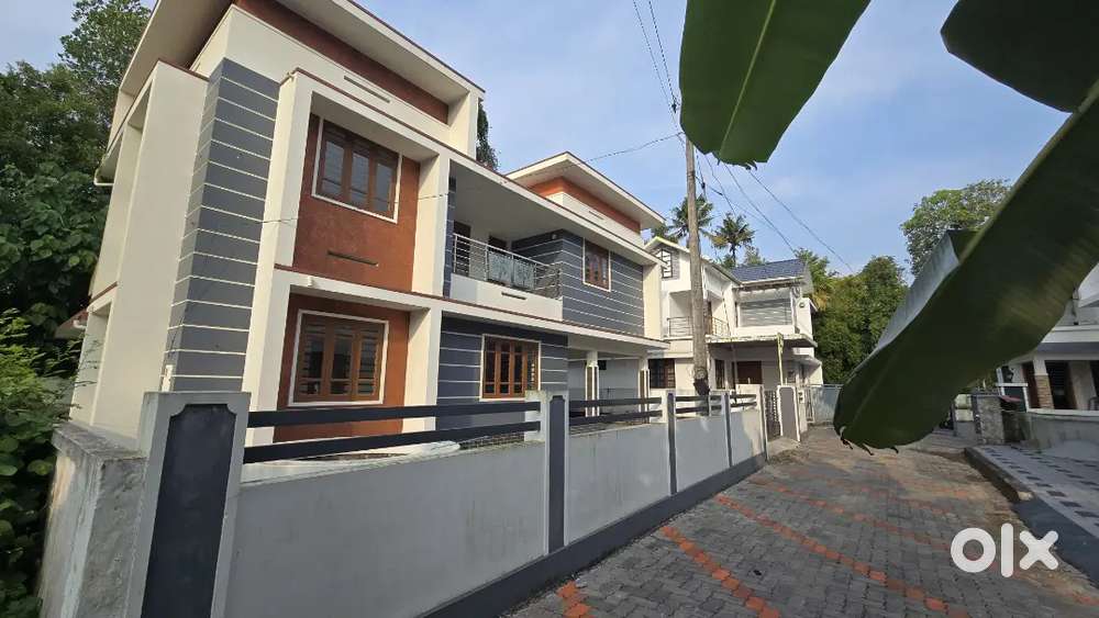 Koratty konoor 7 cent 2100 sqft 4 bhk house for sale immediately