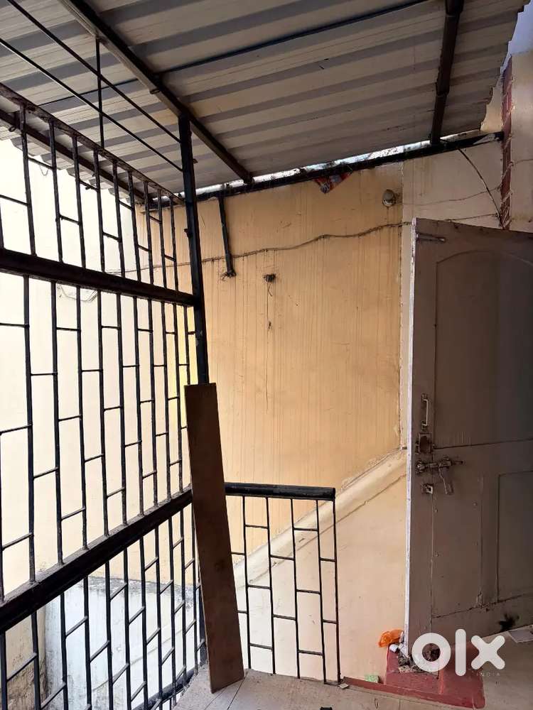 House for sale near aishbagh stadium 25*40 area