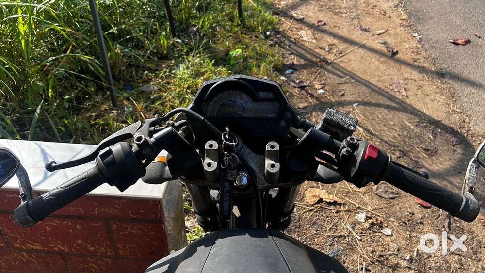 Yamaha R15 handle along with fittings to setup for yamaha fz