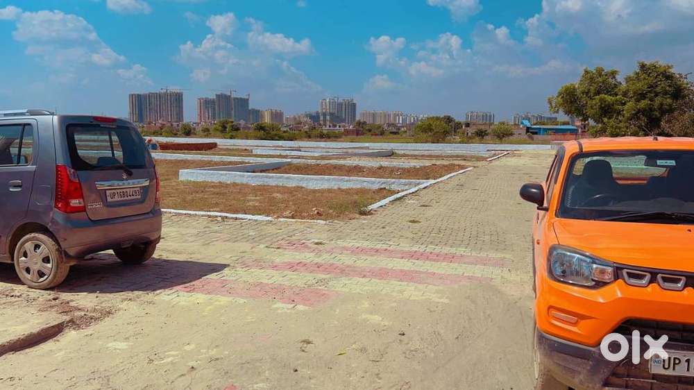 PLOT HI PLOT IN NOIDA EXTENSION