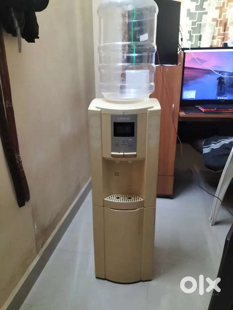 Croma water dispenser
