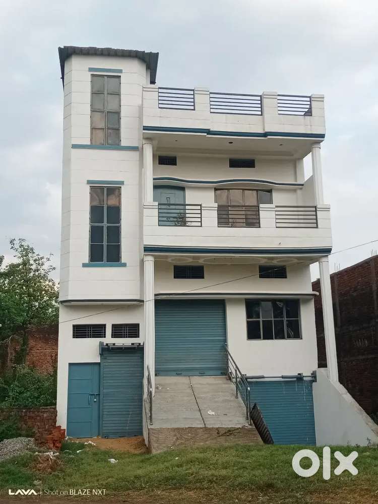 Main road PE All typ office ke liye उपलब्ध हैं