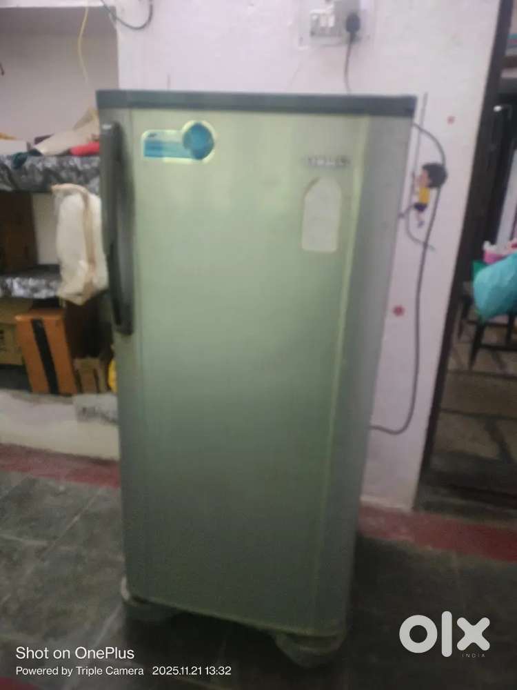 SAMSUNG SINGLE DOOR FRIDGE PERFECT COOLING&GOOD CONDITION WITH STAND