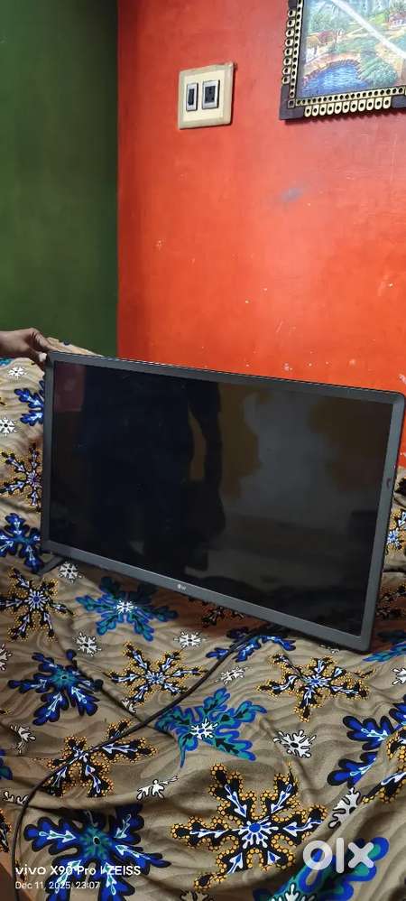 LG tv 32 inch good condition only Wi-Fi no connect no remote