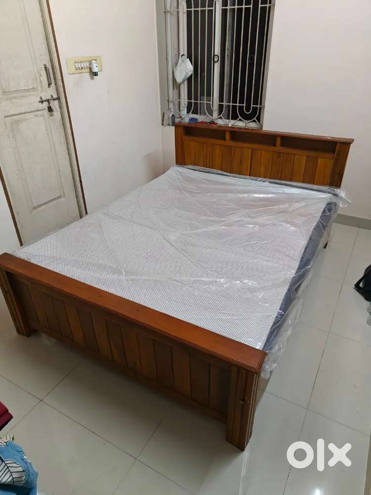 Queen Size Bed with Mattress, Washing Machine, 1.5 Split AC, Chair Set