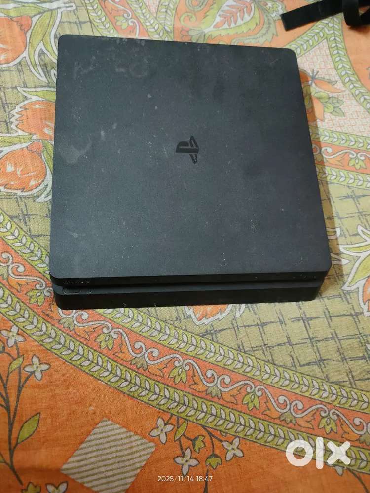 PS4 slim 1tb with 2 controller and games