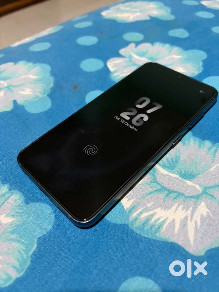 S23 in extremely good condition with zero scratch.