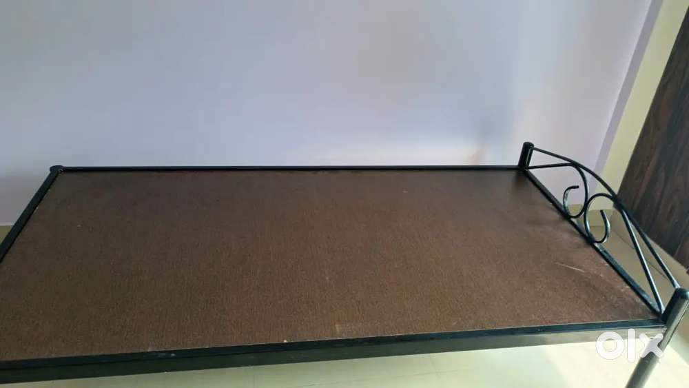 Single bed with matress