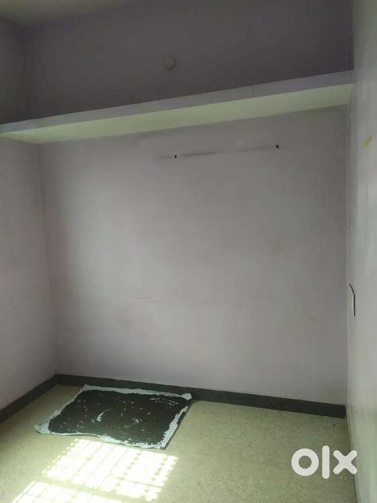 Single room,jalinagara  main road. 2cross