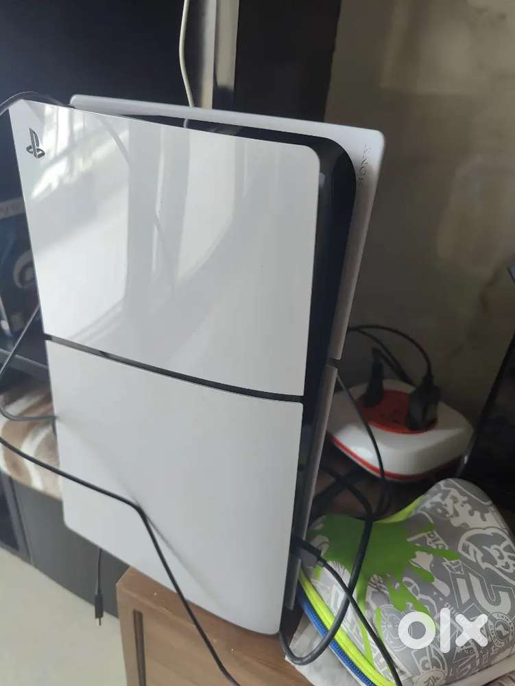 PS 5 slim + Controller + 3k game CD for sale, hardly used
