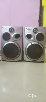 Home theatre with amplifier