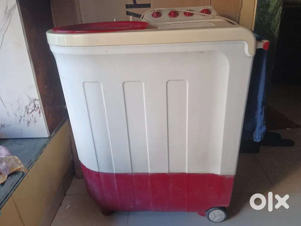 Semi-automatic washing machin