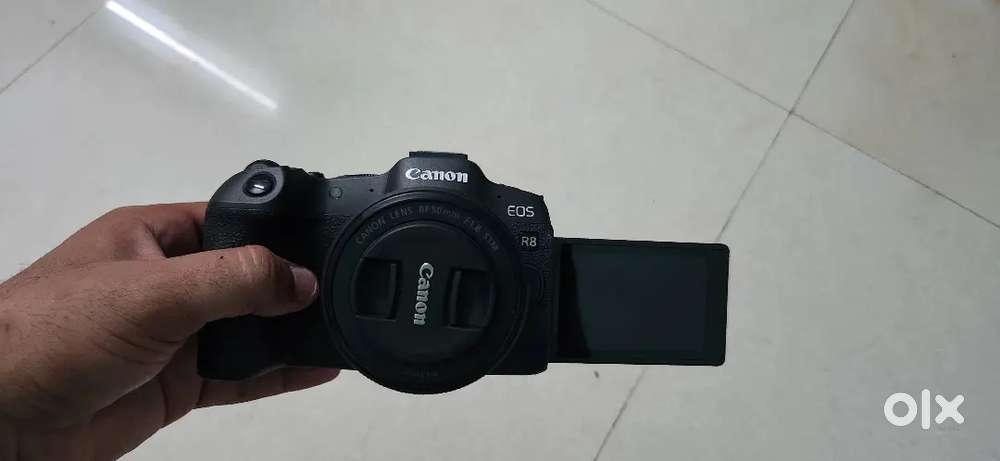 Canon R8 full frame mirrorless camera New condition with 50 mm lens