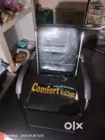 में अपनी chair बेच रहा हो
