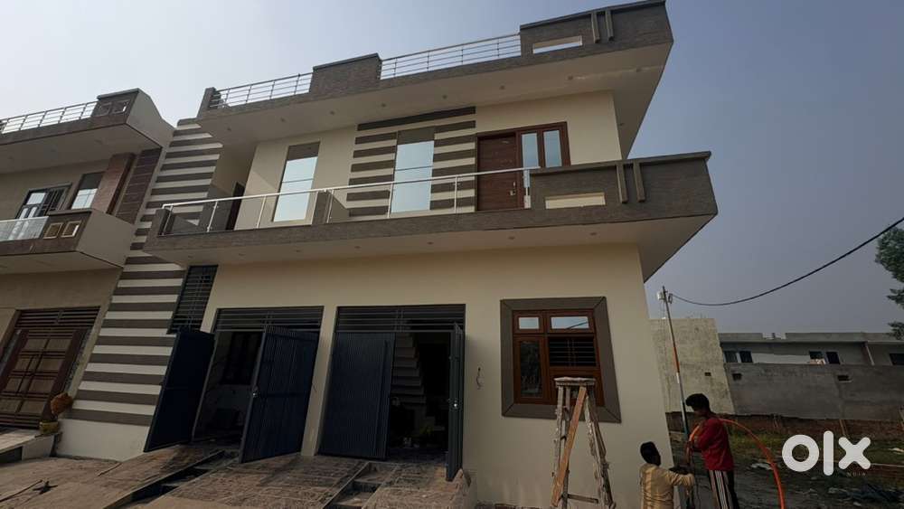 85 gaj house corner and without corner for sale