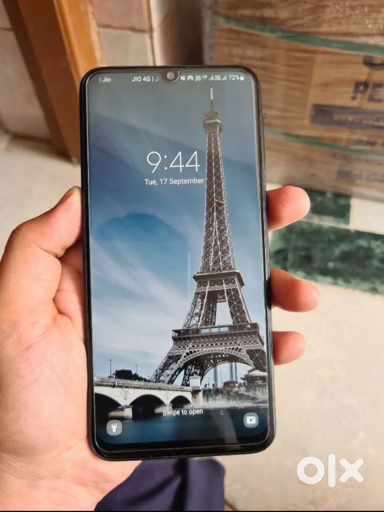 Samsung Model Very Nice