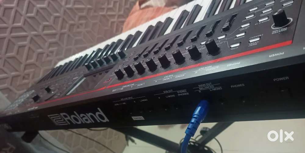 Roland Keyboard Fantom 06 urgent selling 1 year studio user pace