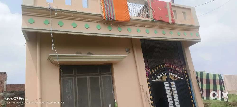 यह मकान पादरी बाजार पप्पू कटरा पेट्रोल पंप से 1 km अंदर हैं