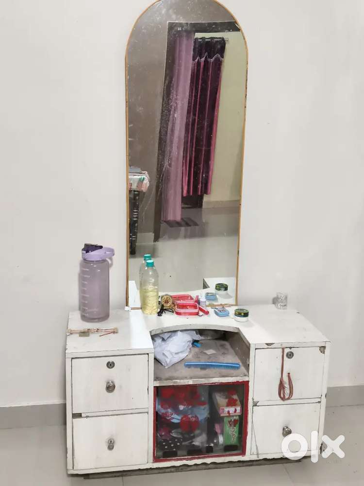 Dressing table