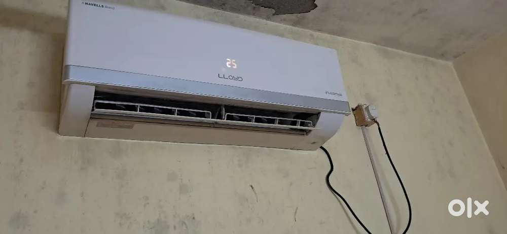 lloyd ,room ac