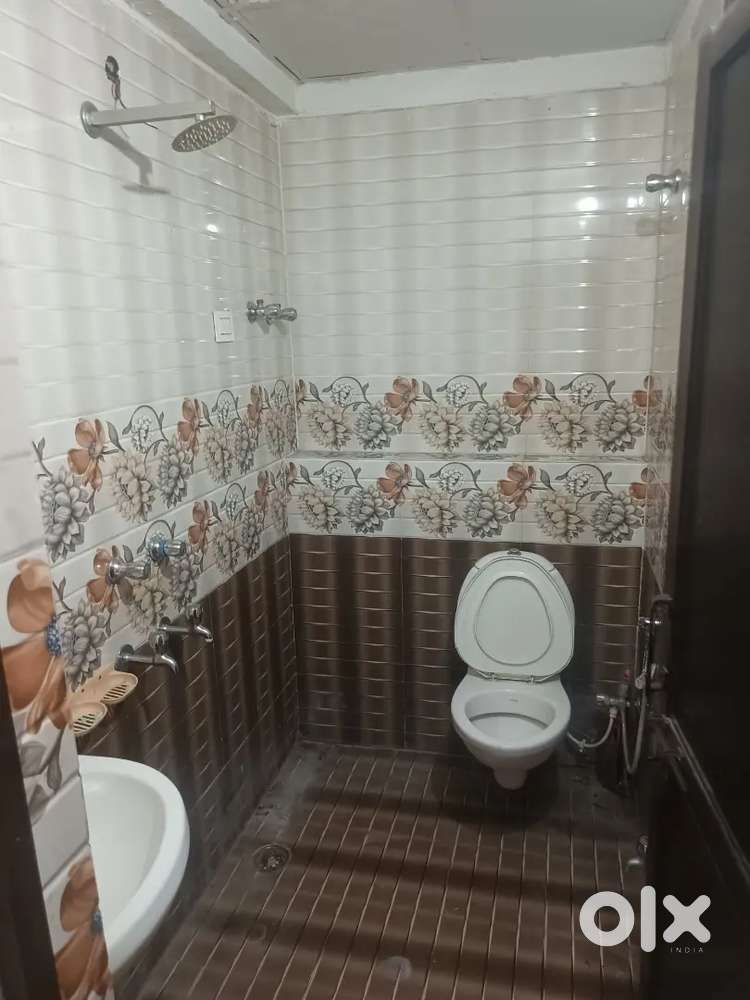 2bhk with lift available in gandhi ngar