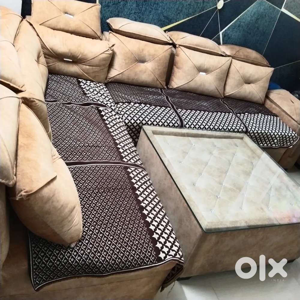 7 seater sofa set with table,puffies