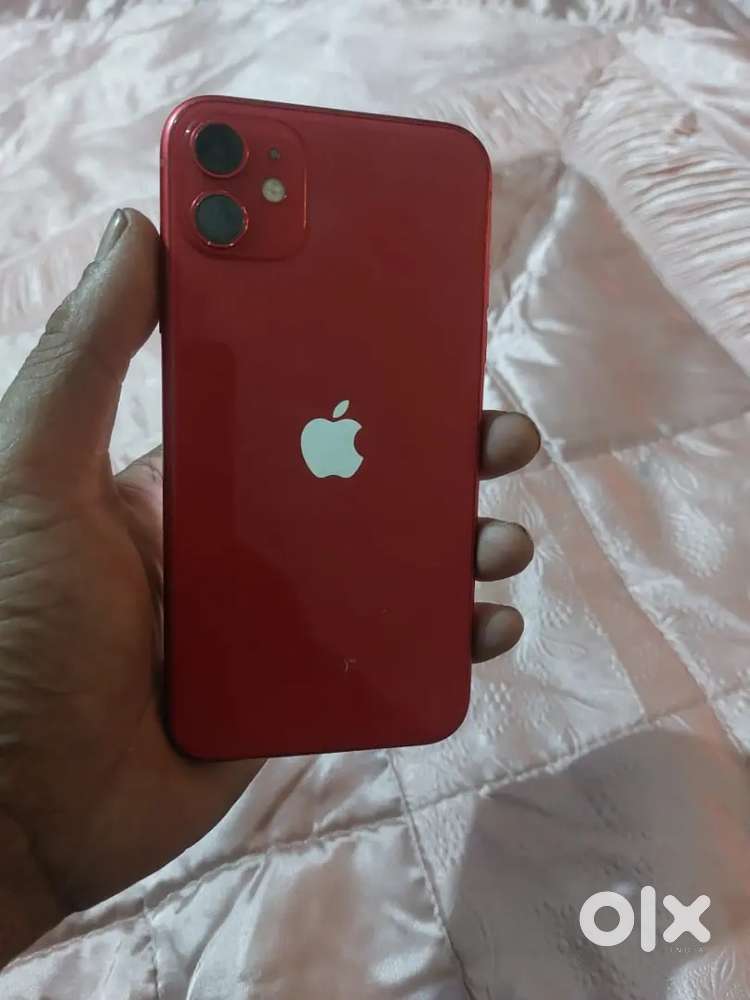 I phone 11       .  64 gb 100 betrry   chota sa  tach crekk hai but ac