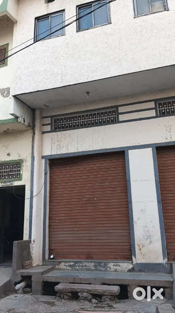 Shop Available for rent 1000 sq.ft.