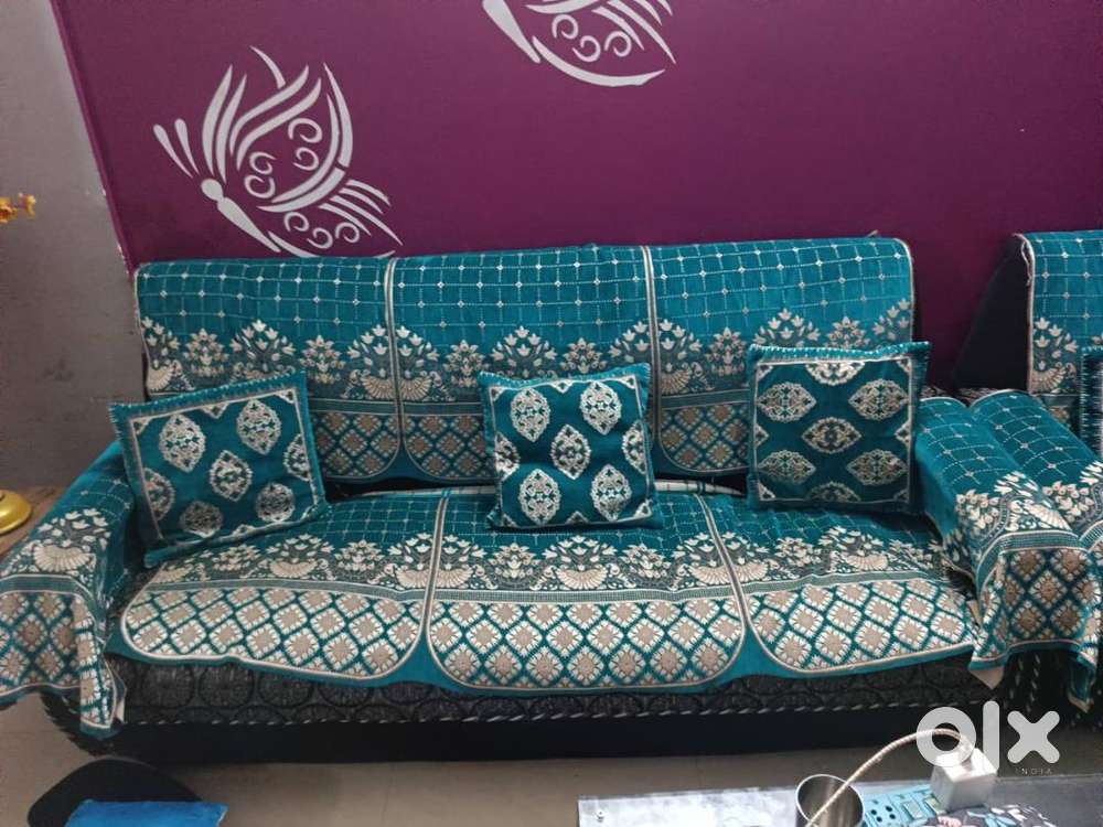 Cozy Sofa Set And Table